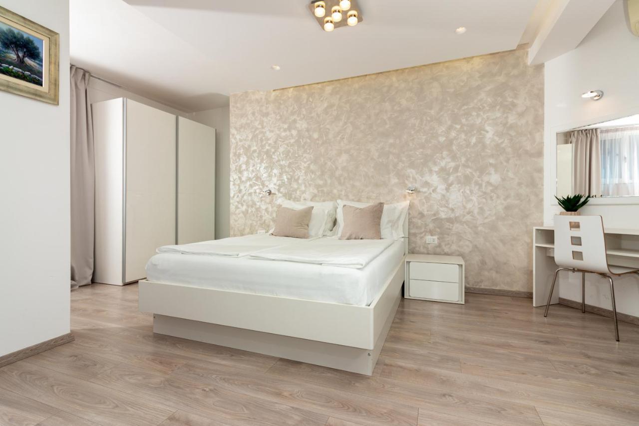 Apartments Lovret Flowers Сплит Екстериор снимка