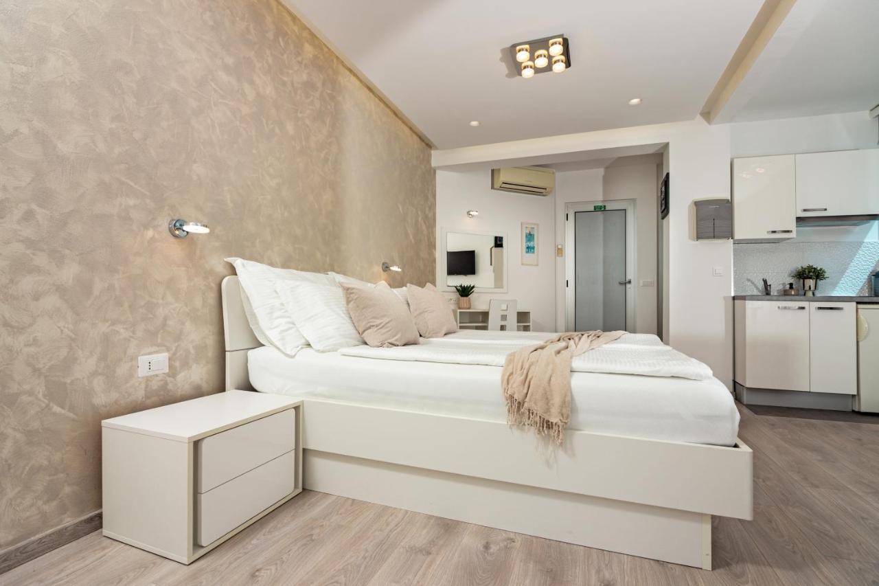 Apartments Lovret Flowers Сплит Екстериор снимка