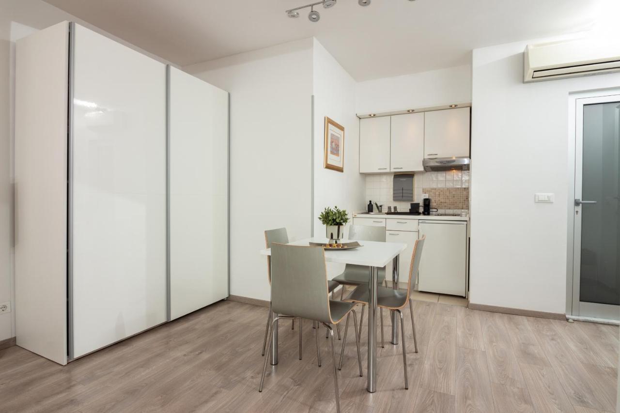 Apartments Lovret Flowers Сплит Екстериор снимка