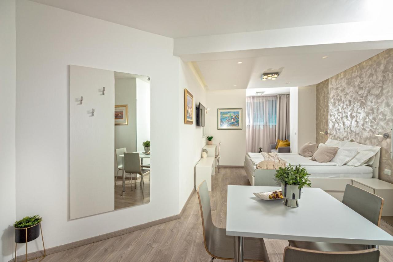 Apartments Lovret Flowers Сплит Екстериор снимка