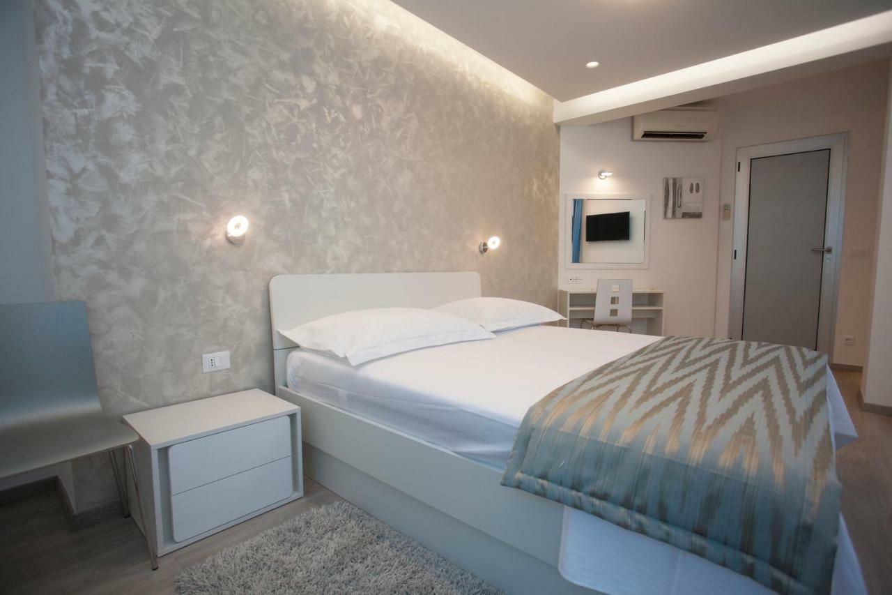 Apartments Lovret Flowers Сплит Екстериор снимка