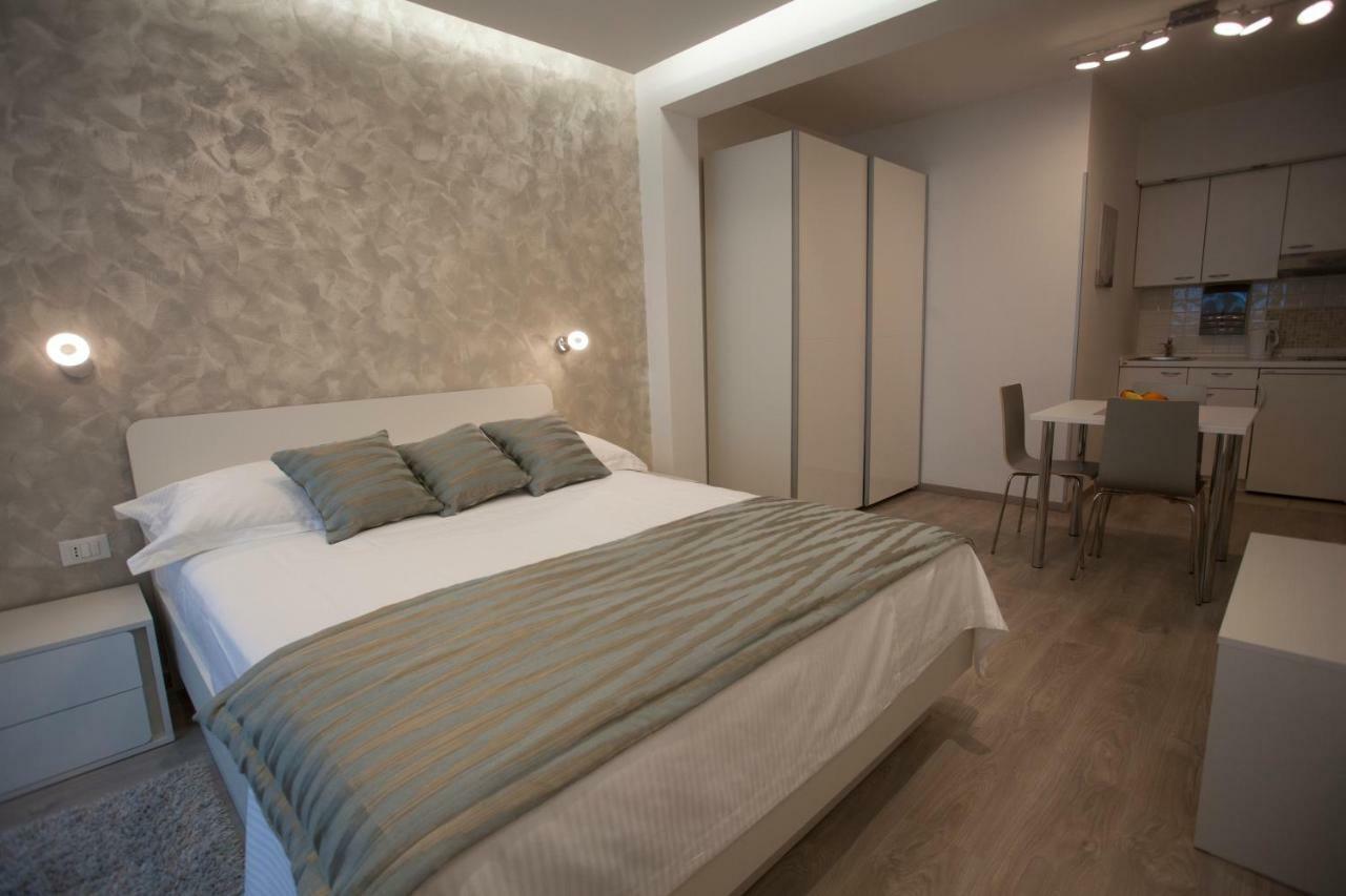 Apartments Lovret Flowers Сплит Екстериор снимка