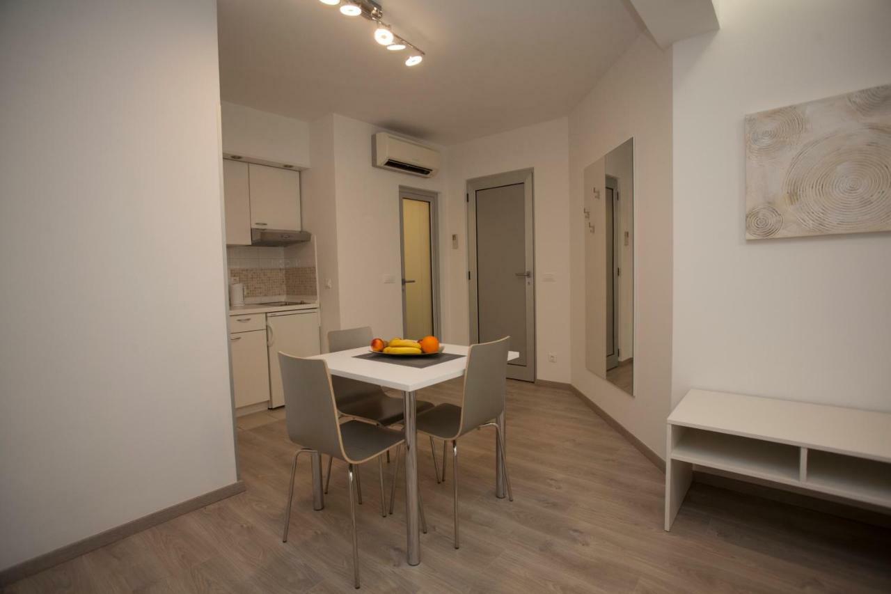 Apartments Lovret Flowers Сплит Екстериор снимка