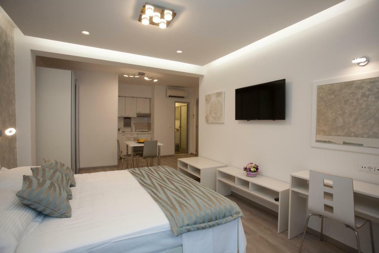 Apartments Lovret Flowers Сплит Екстериор снимка